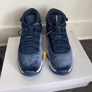 JORDAN 11 RETRO